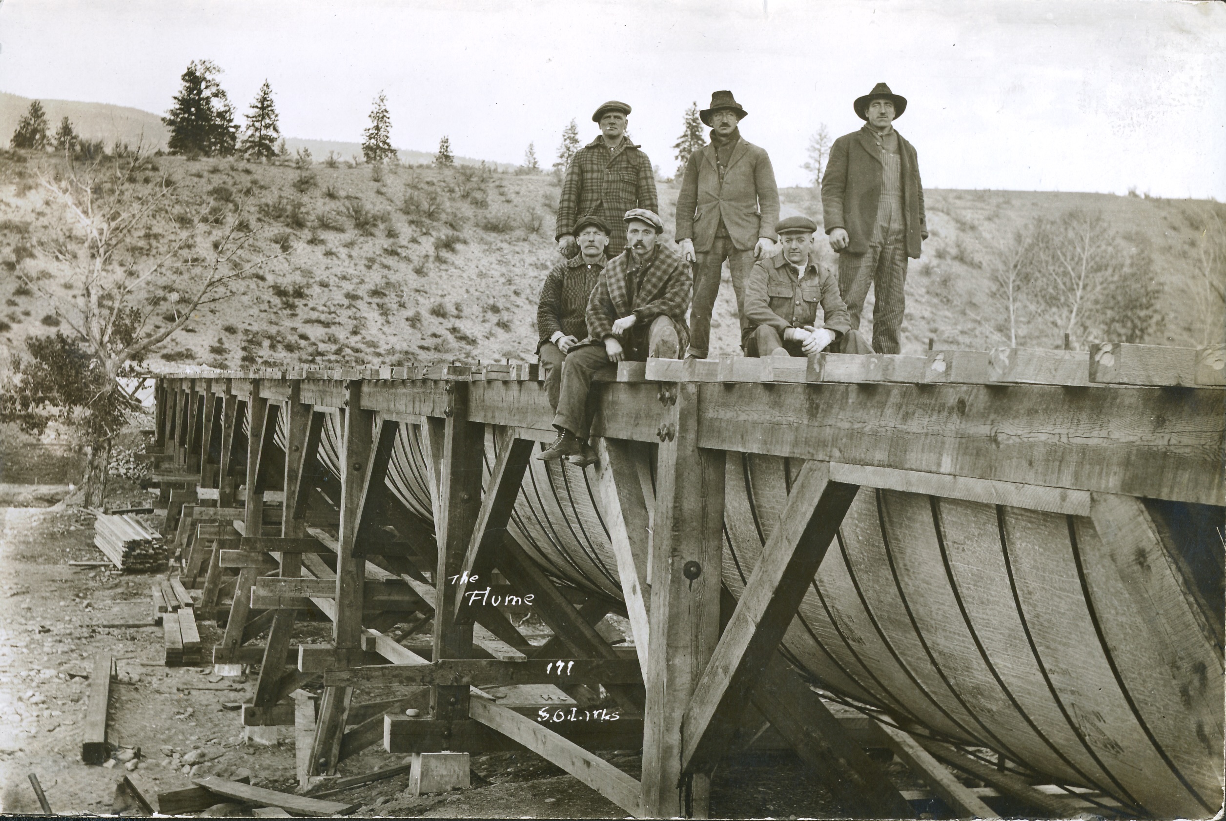 Black and white photo of 6 men working on the The Ditch in Oliver, BC in 1920